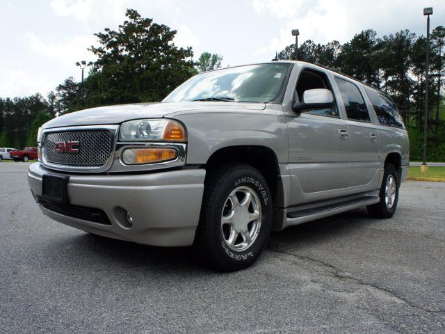 Photo of 2004 GMC Yukon XL