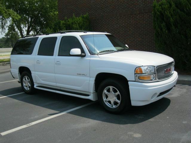 Photo of 2003 GMC Yukon XL Denali