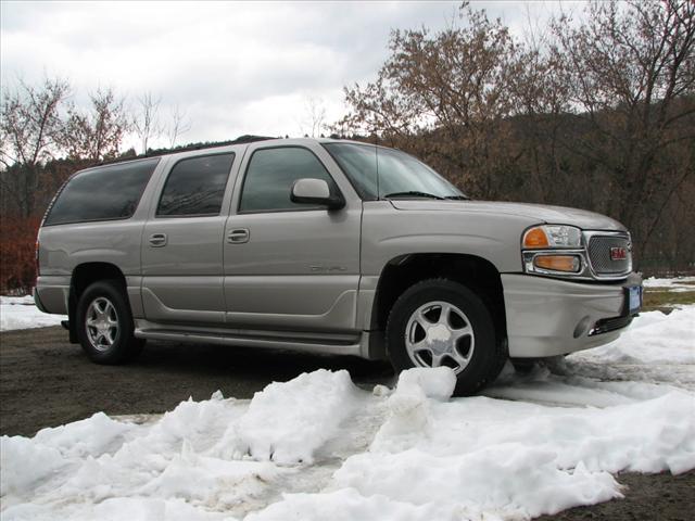 Photo of 2004 GMC Yukon XL