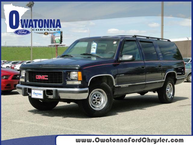 Photo of 1998 GMC Suburban