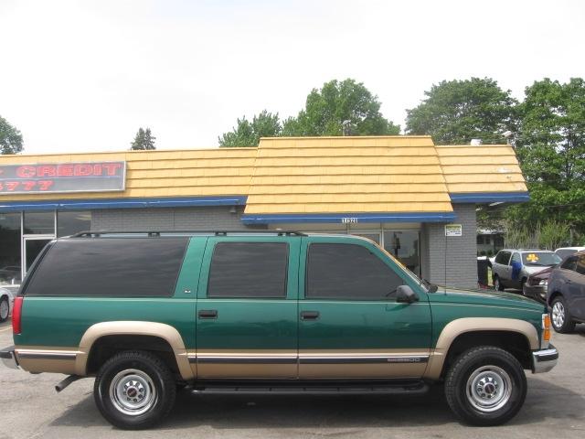 Photo of 1999 GMC Suburban