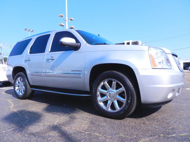 Photo of 2010 GMC Yukon