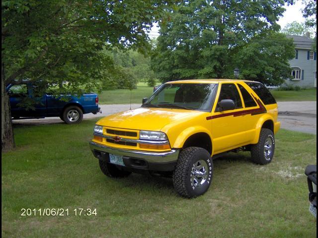 Photo of 2004 Chevrolet Blazer