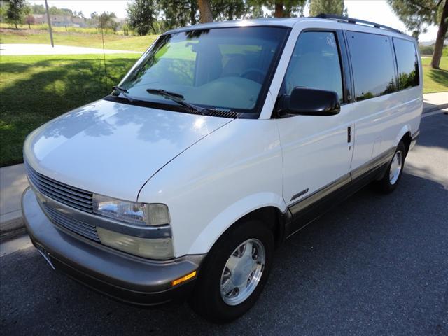 Photo of 1999 Chevrolet Astro
