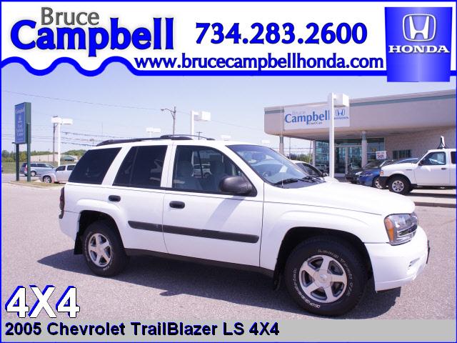 Photo of 2005 Chevrolet TrailBlazer