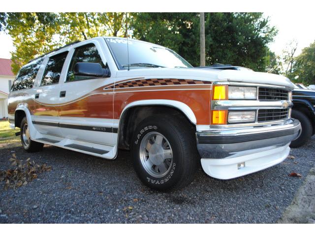 Photo of 1999 Chevrolet Suburban 1500