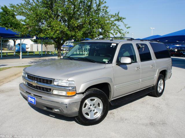 Photo of 2004 Chevrolet Suburban