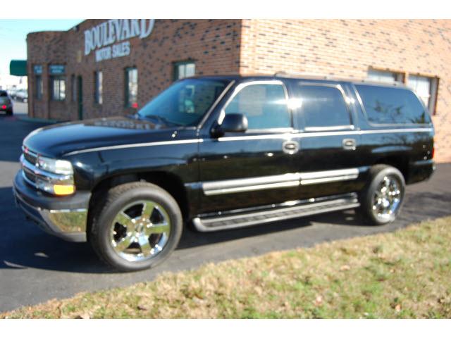 Photo of 2004 Chevrolet Suburban