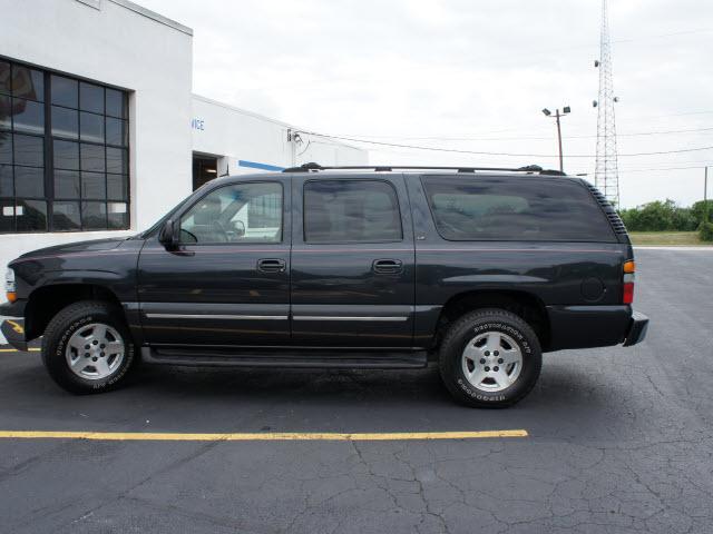Photo of 2004 Chevrolet Suburban
