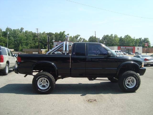 Photo of 2002 GMC Sonoma