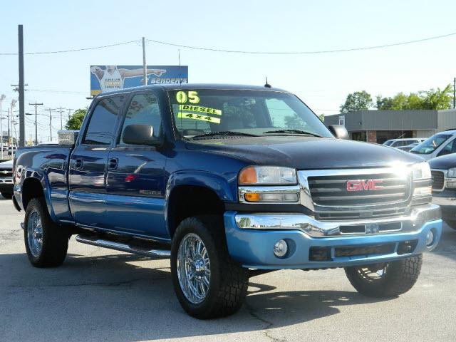 Photo of 2005 GMC Sierra 2500HD