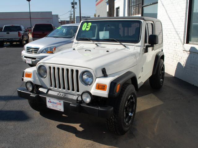 Photo of 2003 Jeep Wrangler