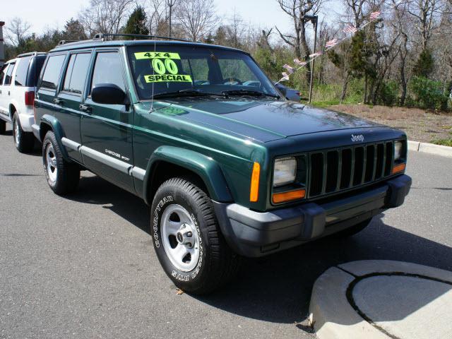 Photo of 2000 Jeep Cherokee