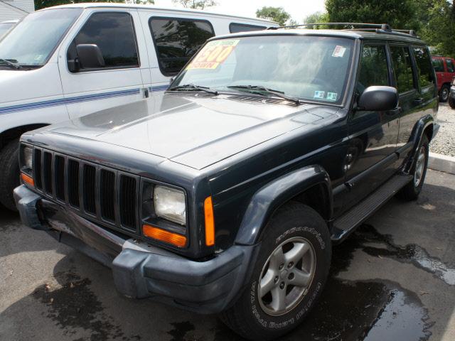 Photo of 2000 Jeep Cherokee