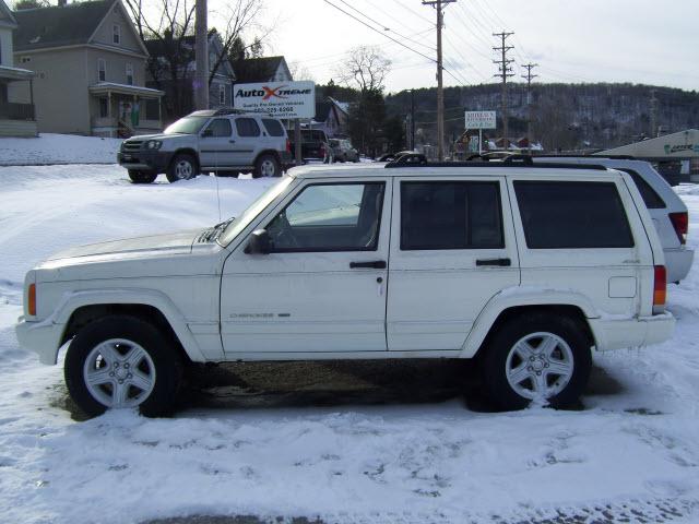Photo of 2000 Jeep Cherokee