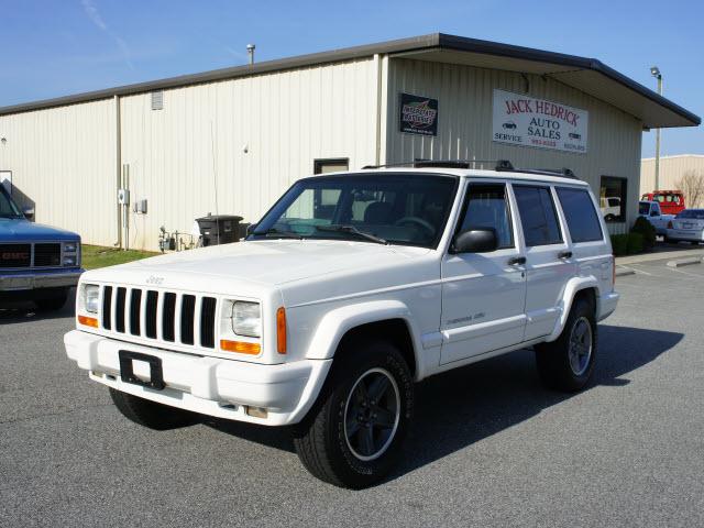 Photo of 2000 Jeep Cherokee