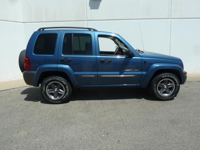 Photo of 2004 Jeep Liberty