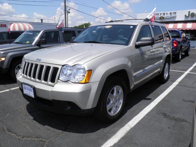 Photo of 2010 Jeep Grand Cherokee