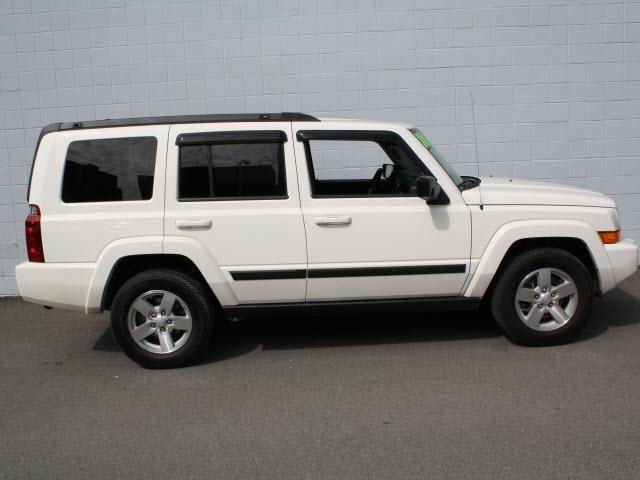 Photo of 2008 Jeep Commander