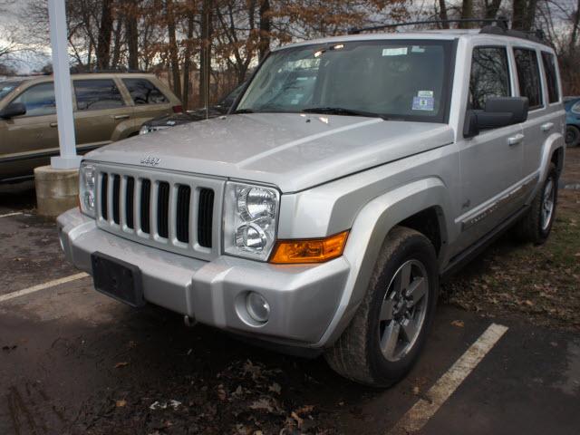 Photo of 2006 Jeep Commander