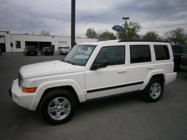 Photo of 2008 Jeep Commander