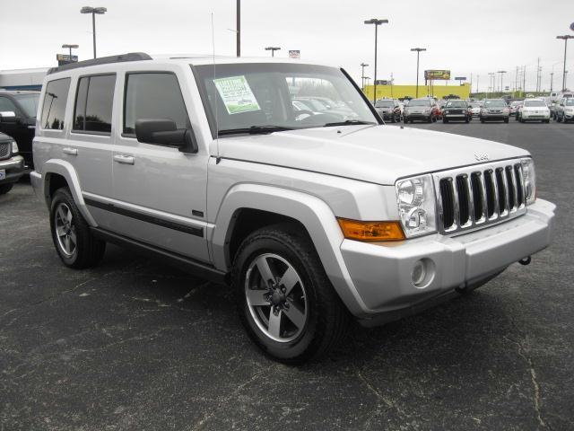 Photo of 2008 Jeep Commander