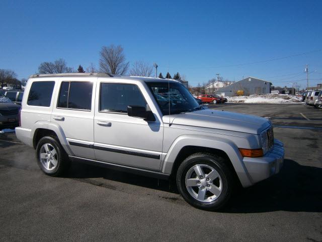Photo of 2008 Jeep Commander