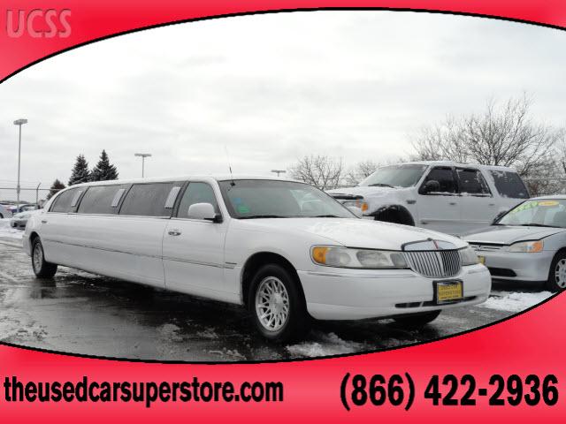 Photo of 2001 Lincoln Town Car