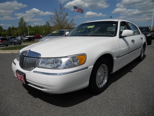 Photo of 1998 Lincoln Town Car