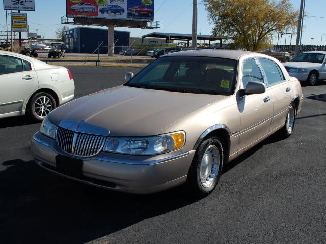 Photo of 1998 Lincoln Town Car