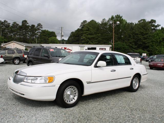 Photo of 1998 Lincoln Town Car