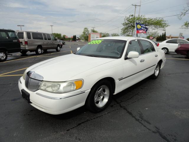 Photo of 1998 Lincoln Town Car