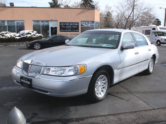 Photo of 1998 Lincoln Town Car