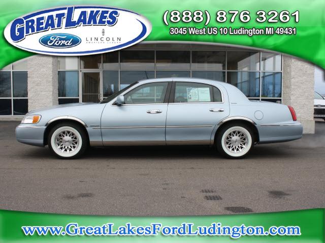 Photo of 1998 Lincoln Town Car