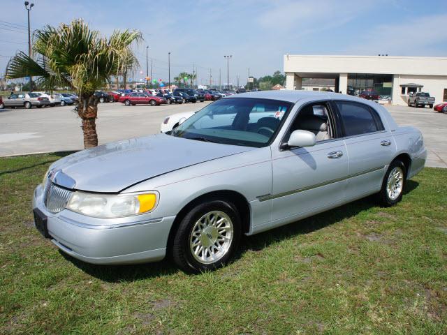 Photo of 1998 Lincoln Town Car