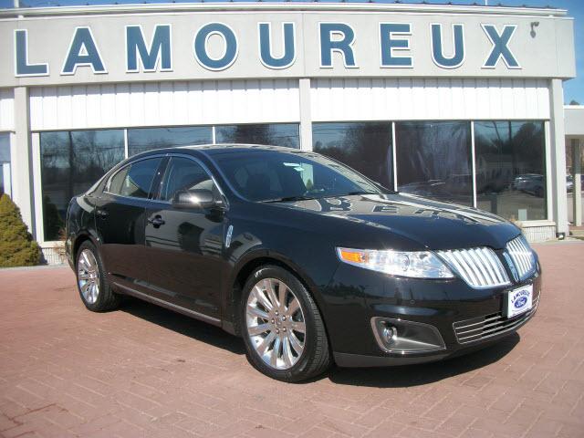 Photo of 2010 Lincoln MKS