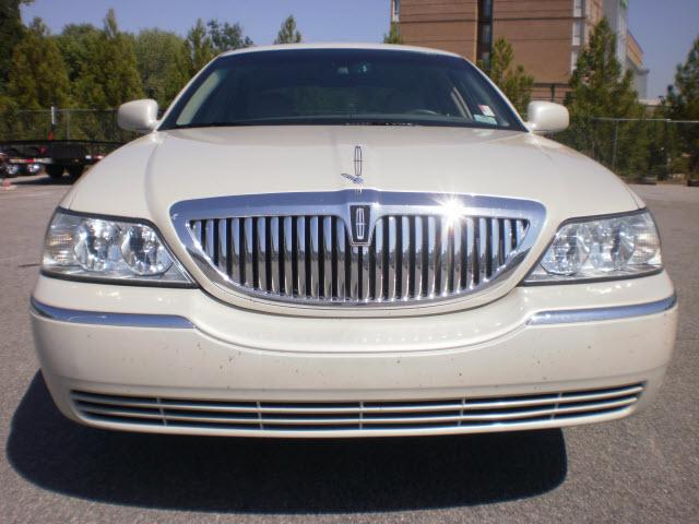 Photo of 2007 Lincoln Town Car