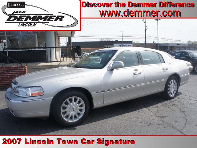 Photo of 2007 Lincoln Town Car