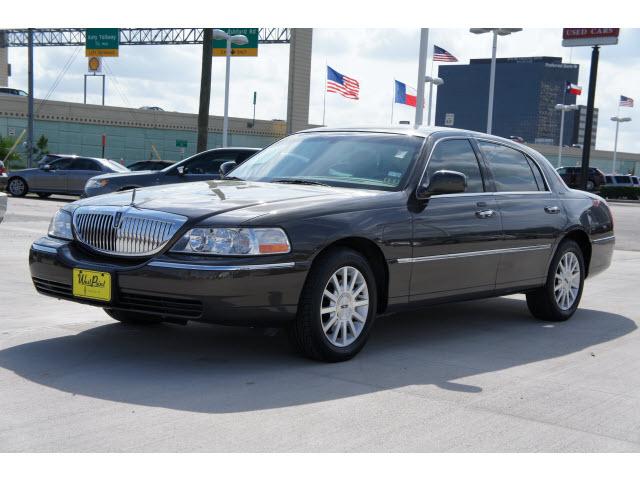 Photo of 2007 Lincoln Town Car
