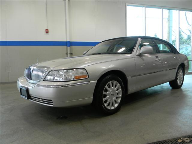 Photo of 2006 Lincoln Town Car