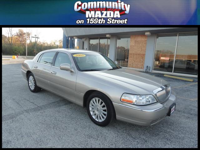 Photo of 2003 Lincoln Town Car