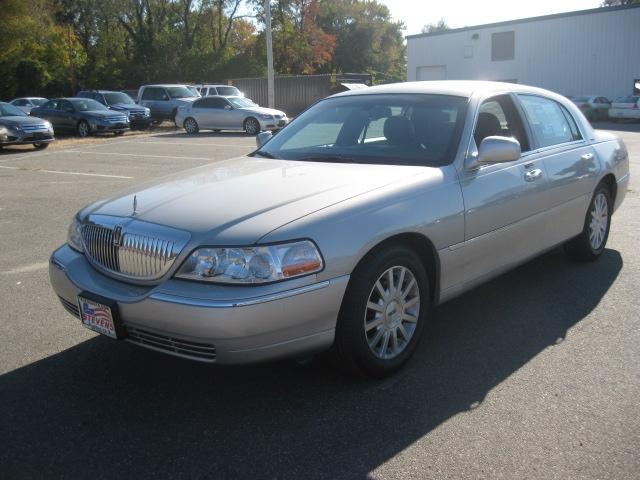 Photo of 2007 Lincoln Town Car