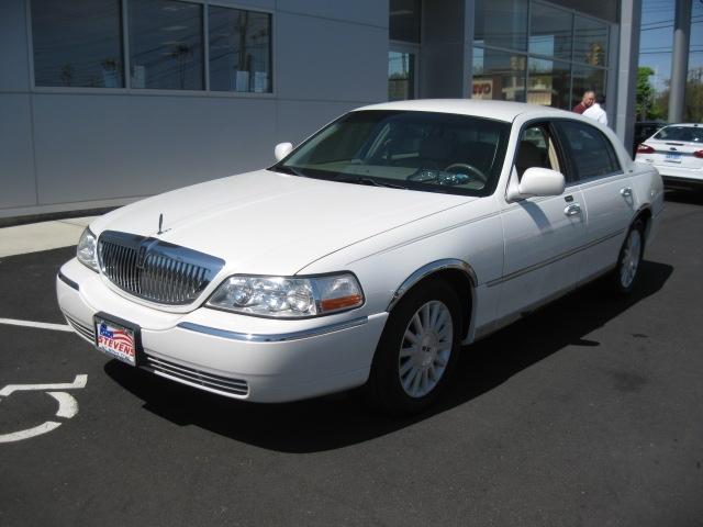 Photo of 2003 Lincoln Town Car