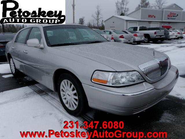 Photo of 2004 Lincoln Town Car