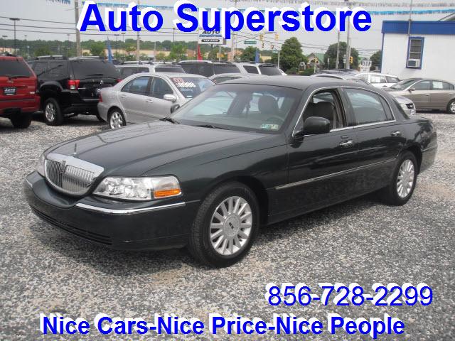 Photo of 2003 Lincoln Town Car