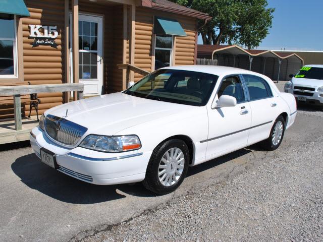 Photo of 2005 Lincoln Town Car
