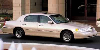 Photo of 2002 Lincoln Town Car