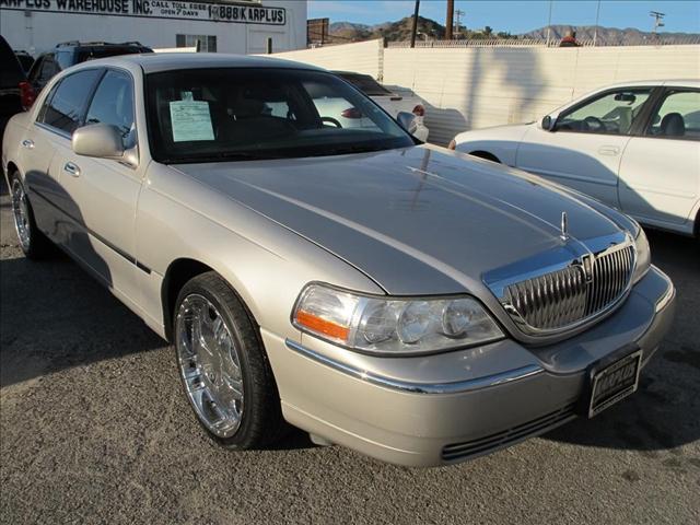 Photo of 2003 Lincoln Town Car
