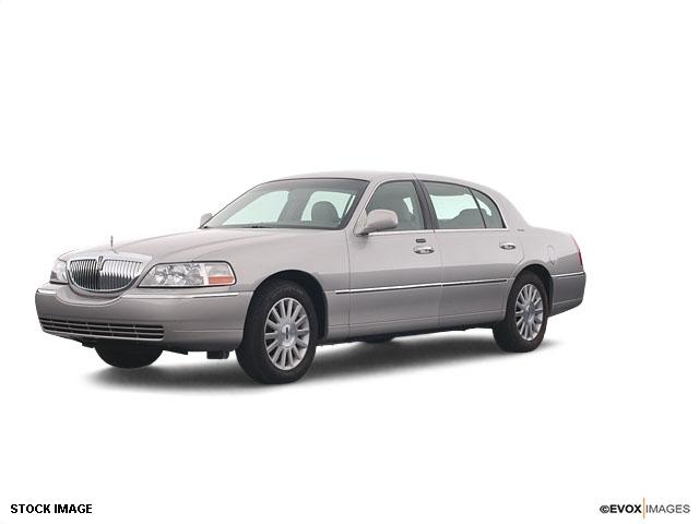Photo of 2004 Lincoln Town Car