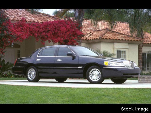 Photo of 2002 Lincoln Town Car